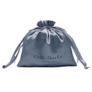 Sacs à cordon de haute qualité imprimés en soie pour perruques, sacs de rangement anti-poussière pour bijoux, pochettes en satin personnalisables en gros - Product Image 1