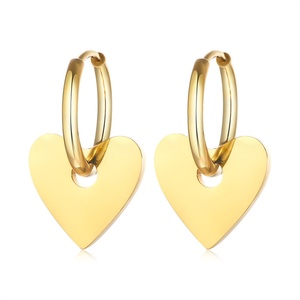 Pendientes Sencillos con Forma de Corazón, Acero Inoxidable, Personalizados, Aros de Moda - Product Image 1