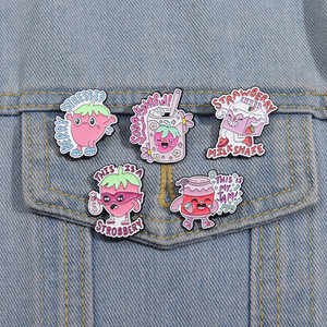 Niedliche Frucht-Emaille-Anstecknadel Rosa Erdbeer-Brosche Revers-Abzeichen Schmuck Geschenk für Freunde Kinder Großhandel - Product Image 1