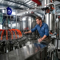 Machine de remplissage et de bouchage automatique de bouteilles PET de 300 ml à 2000 ml, 3 en 1, pour la production d'eau et de boissons minérales