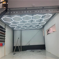 Lumière LED hexagonale à économie d'énergie avec design en nid d'abeille pour entrepôt et garage
