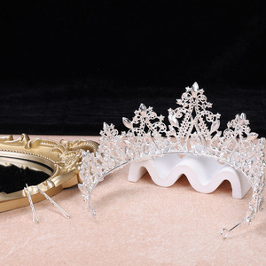 มงกุฎทองคำ มงกุฎดอกไม้สีขาวอัลลอยด์สุดหรูทันสมัย มงกุฎประดับดอกไม้สำหรับมงกุฎทรงสูง มงกุฎฟอร์ด มงกุฎไทรา มงกุฎวิคตอเรีย อุปกรณ์เสริม - Product Image 1