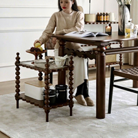 Table basse de salon de style français vintage, style américain du milieu du siècle, en bois massif avec plateau en marbre et étagère de rangement