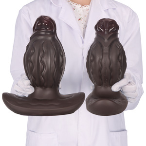 Plug anal en silicone noir surdimensionné et épais, en forme de pénis, pour stimulation de la prostate masculine, avec ouverture pour l'insertion anale - Product Image 2