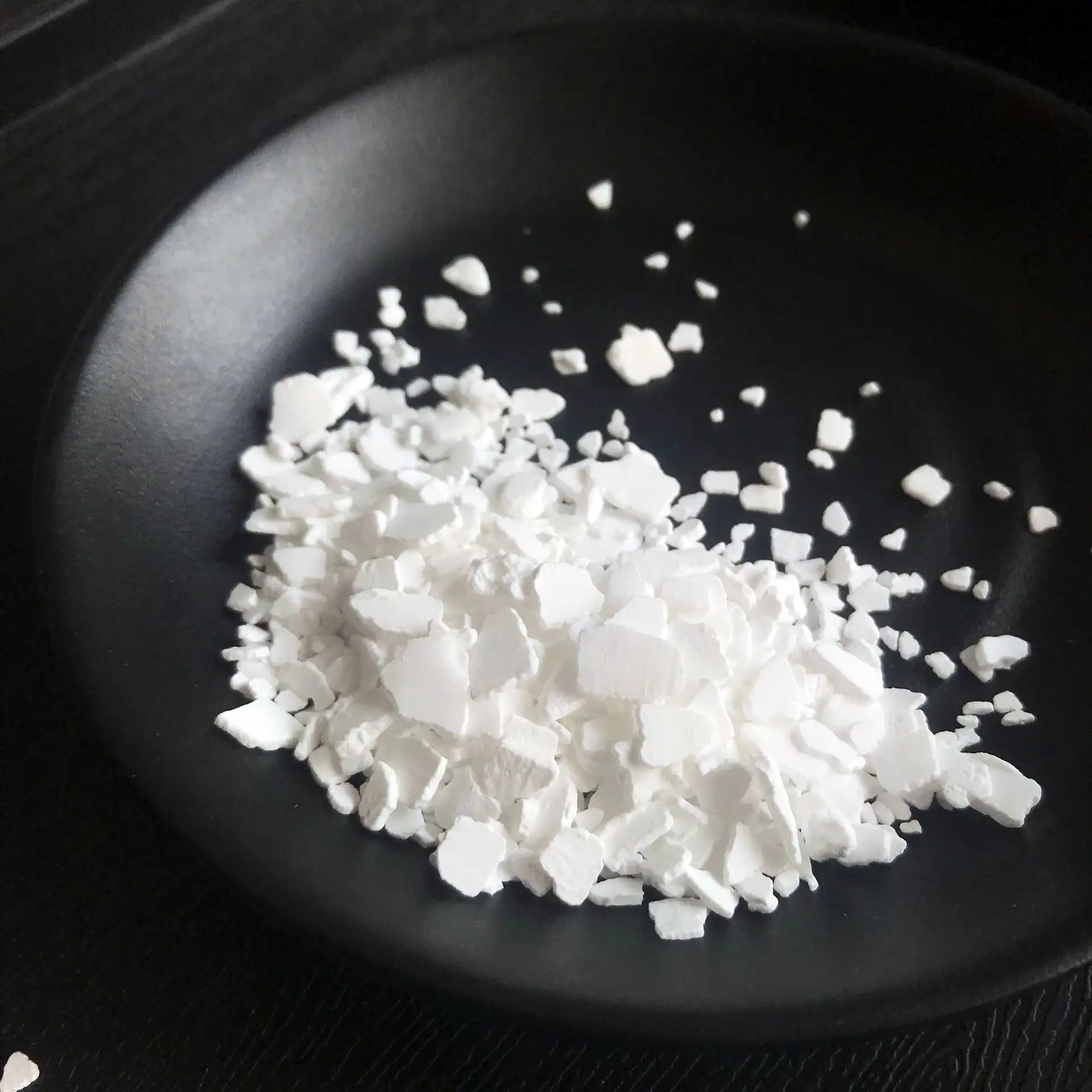 CaCl Chlorure de calcium industriel de haute qualité Qualité alimentaire 77% chlorure de calcium granulaire à haute teneur