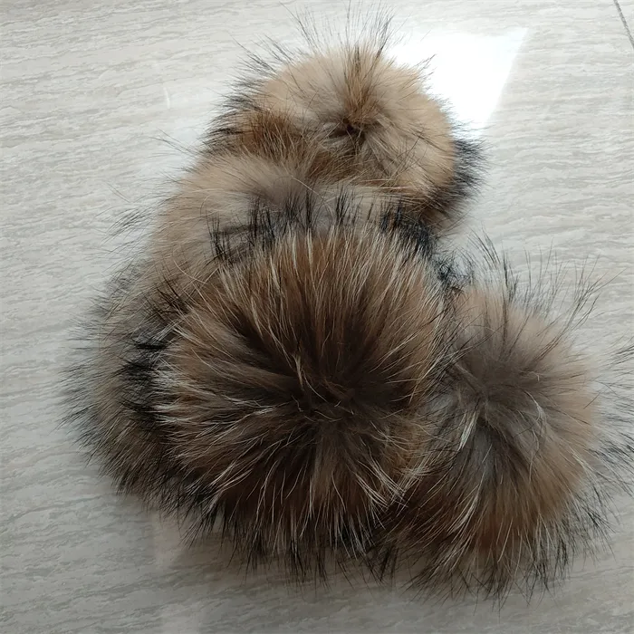 China Manufacturer Wholesale Detachable Raccoon Fur Balls