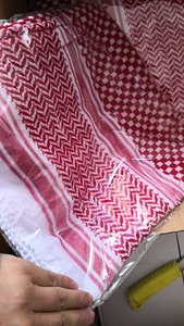 Vente en gros usine – Foulard carré palestinien <span class=keywords><strong>Arafat</strong></span> pour homme, en polyester 50x50, noir, style arabe avec petits pompons - Product Image 4