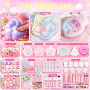 Kit Complet Unisexe DIY pour la Fabrication de Jouets en Silicone à Presser pour Enfants de 5 à 7 Ans, avec Colle AB Faite Main, Moules à Motifs Mignons, Emballé en Boîte, 14+ - Product Image 6