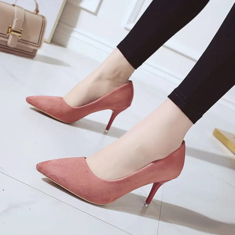 Nouveau style de chaussures simples pour femmes, chaussures basses à la mode, bouche peu profonde, talons hauts pointus