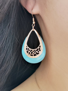Orecchini Pendenti Vintage con Smalto Intagliato e Motivo Blu, Accessori di Moda per Donne - Product Image 1
