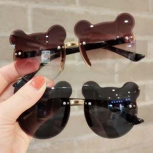 Lunettes de soleil sans monture pour enfants, avec logo personnalisé, mignonnes, pour filles, UV400, en forme d'ours - Product Image 2