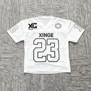 Nueva Camiseta de Fútbol Americano Oversize Estilo Streetwear 2026 con Estampado Gráfico Personalizado del Nombre del Equipo, Ajuste Holgado y Malla Transpirable, Tipo Crop Top - Product Image 2