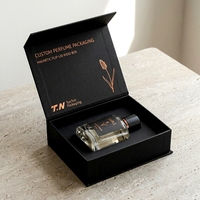 Boîte à parfum rigide de luxe personnalisée, style livre noir magnétique, avec doublure en éponge pour l'emballage de cosmétiques et de parfums