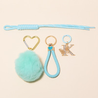 Porte-clés style papillon et lettre, petit pendentif pour cordon en cuir, boule de fourrure, strass, alliage de zinc, boîte