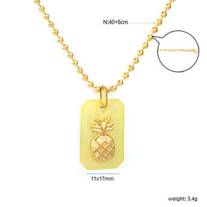 Collana con Ciondolo a Forma di Frutta Quadrata in Acciaio Inossidabile Placcato Oro 18K PVD con Catena a Sfere per Donna - Product Image 3