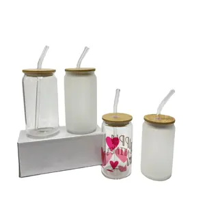 Entrepôt américain ébauches de sublimation canette de bière transparente givrée de 16oz bocal Mason avec couvercle en bambou et paille canette en verre en forme de bière