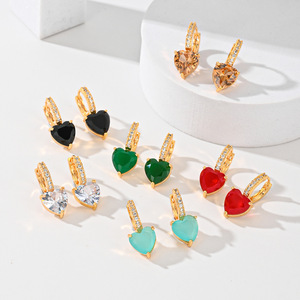 Set di Gioielli Minimalisti <span class=keywords><strong>in</strong></span> <span class=keywords><strong>Acciaio</strong></span> Inossidabile con Catena <span class=keywords><strong>in</strong></span> Rame Placcato Oro 18K, Ciondolo a Cuore con Micro Zirconi Incastonati, Collana e Orecchini alla Moda - Product Image 2