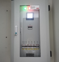 Armoire de distribution de porte en acier et en verre de vente chaude avec boîte de contrôle de visualisation facile à courant 63A pour les salles de communication