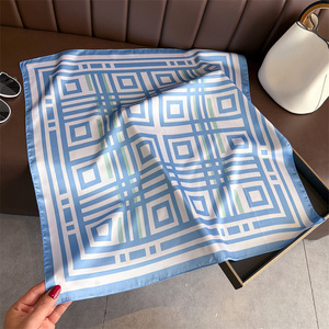 Sciarpa in Raso a Righe Geometriche <span class=keywords><strong>per</strong></span> Donne, Effetto Seta, Motivo Chevron Moderno, Sciarpa Quadrata in Raso, Foulard da <span class=keywords><strong>Collo</strong></span> 27 Pollici OEM/ODM - Product Image 2
