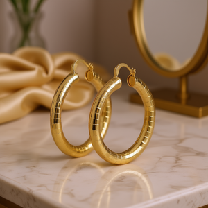 Orecchini a cerchio dorati da donna in ottone placcato oro, stile classico, gioielli da indossare tutti i giorni - Product Image 2