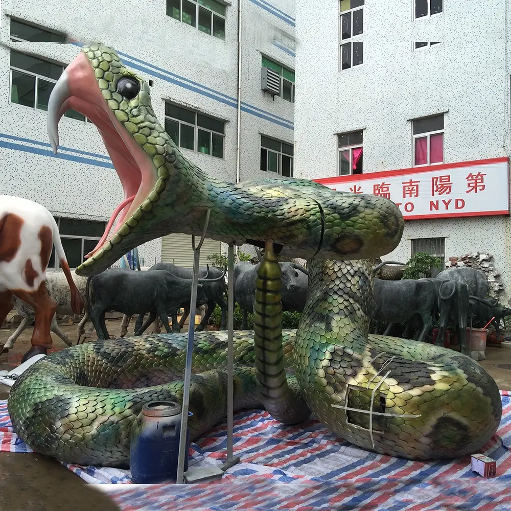 Orribile all'aperto serpente grande scultura in vetroresina professionale a grandezza naturale che mostra moderna stile all'aperto statua animale