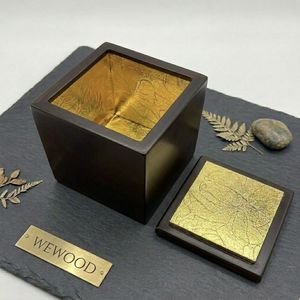 Boîte à montres haut de gamme en bois massif de noyer noir du Vietnam, personnalisée, avec couvercle. - Product Image 2