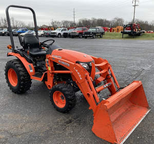 Tracteur agricole à roues LA434 40 CV 4x4 avec moteur et transmission par engrenages - Performances fiables - Product Image 1