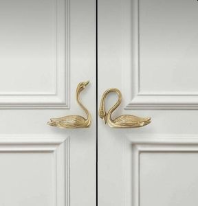 Poignées en laiton en forme de cygne et de canard, fabriquées et finies avec soin, pour portes, destinées aux exportateurs. - Product Image 2