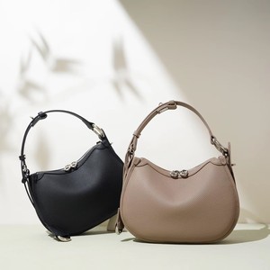 Nuova Borsa Sottospalla in Vera Pelle Morbida Estate 2026, Chiusura con Zip Minimalista, Versatile Borsa a Tracolla da Donna - Product Image 6