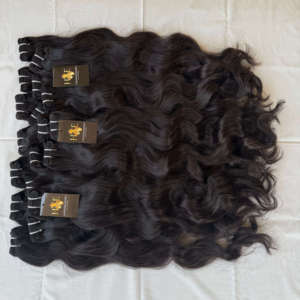 Vente en gros de cheveux raides ondulés non traités Vendeurs de cheveux humains bruts bouclés brésiliens, faisceaux de cheveux Deepwave bouclés bruts - Product Image 1