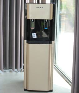 Dispenser d'<span class=keywords><strong>Acqua</strong></span> Elettrico con Caricamento dal Basso in Plastica - Refrigeratore d'<span class=keywords><strong>Acqua</strong></span> a 3 Temperature (Calda/Fredda) per Hotel, con Supporto Bottiglia Nascosto, Leggero - Product Image 4