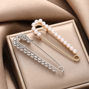 Broche de style Ins personnalisée et polyvalente, broche à perles et strass, accessoire pour femme, idéale pour pull ou collier. - Product Image 2