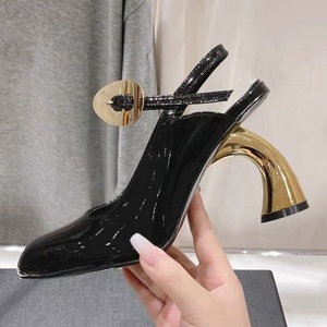 Sandalias de tacón alto con punta cuadrada para mujer, estilo slingback, con hebillas doradas y correa trasera, para verano - Product Image 1