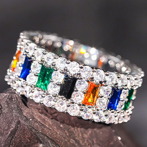 Anello Geometrico Quadrato con Zirconi Colorati per Donne, Gioiello da Dito Alla Moda e Unico - Product Image 5