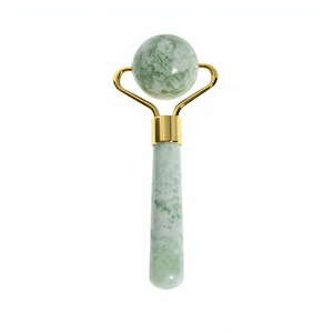 Rouleau de massage facial en jade naturel avec poignée dorée pour la relaxation et les soins de beauté - Product Image 6