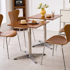 Ensemble table et chaises de style rétro en bois massif et acier inoxydable pour les salons de thé, les cafés et les commerces - Product Image 1