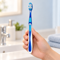 Brosse à dents manuelle OEM ODM à poils moyens pour adultes, étiquette privée personnalisée, nettoyage en profondeur, brosse à dents domestique pour l'hygiène buccale quotidienne