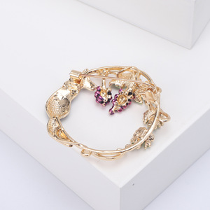 新合金製 油滴るぶどうを盗むキツネ ブローチ ジュエリー レディース 宴会 高級 エレガント ギフト ジュエリー 絶妙なバッグピン - Product Image 5