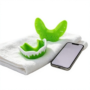 Protège-dents vert pour le sport, équipement de protection unisexe pour adultes, lavable, non toxique, style standard à enfiler - Product Image 1