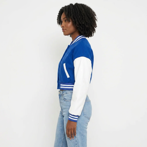 Veste universitaire pour femme, bleu et blanc, manches longues, col boutonné, coupe courte, style automne - Product Image 3