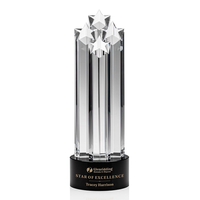 Trophée de récompense : Globe en cristal et piliers optiques en cristal de forme carrée avec base en cristal bleu clair, gravure artisanale, portable