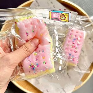 Juguetes antiestrés de silicona hechos a mano con forma de galletas, de rebote lento, para aliviar el estrés, juguete de descompresión para niños y adultos - Product Image 1