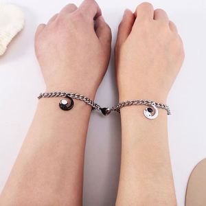 Juego de 2 Pulseras Magnéticas de Astronauta con Corazón, Pulsera de Pareja para Él y Ella, Pulseras Magnéticas de Amor con Cadena de Astronauta Espacial - Product Image 1