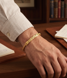 Pulsera de Oro de Diseño DIVYORO para Mujer con Patrón de Corte de Diamante, Chapada en Oro Premium, para Novias, Bodas y Fiestas - Product Image 4