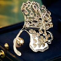 Broches simples en laiton et zircon avec feuilles et coquillages naturels, bijoux élégants et tendance, accessoire classique et raffiné, cadeau