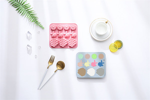 Honeycomb Bee Daisy Theme Silicone <b>Cake</b> <b>Molds</b> Food-Grade Reusable Cute Silicone Magnetic Chocolate, Candy & Ice DIY <b>Mold</b> - Product Image 2