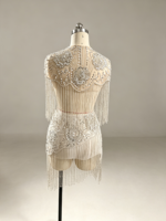 Ensemble 2 pièces short et haut LM D269 pour femme, en dentelle et maille, avec boutons, col en V profond, orné de strass de luxe et de franges lourdes perlées, idéal pour les soirées formelles.