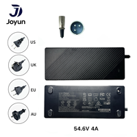 Adaptateur intelligent 54,6 V 4 A avec protection intégrée contre les surtensions, les surintensités et les courts-circuits pour vélos et trottinettes électriques 48 V