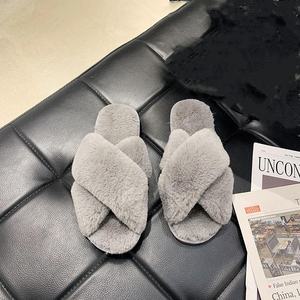 Chaussons d'intérieur en peluche avec poils de lapin croisés et orteils exposés Chaussons chauds pour femmes de grande taille - Product Image 4