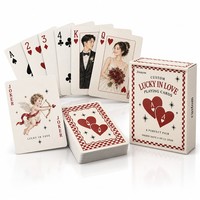 Cartes à jouer personnalisées « Lucky in Love » avec un design rétro d'as de cœur et des portraits de couple personnalisés pour les cadeaux de mariage